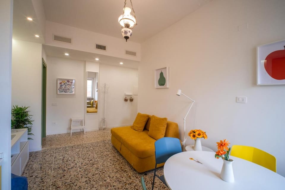 View (from property/room), Living room, Seating area, Dining area