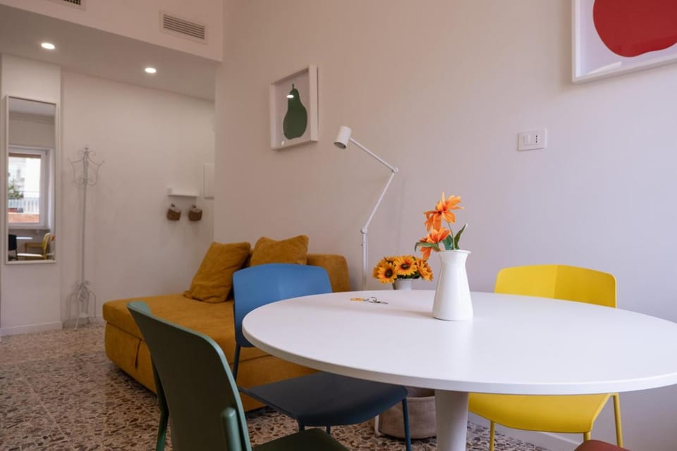 Communal lounge/ TV room, Living room, Seating area, Dining area