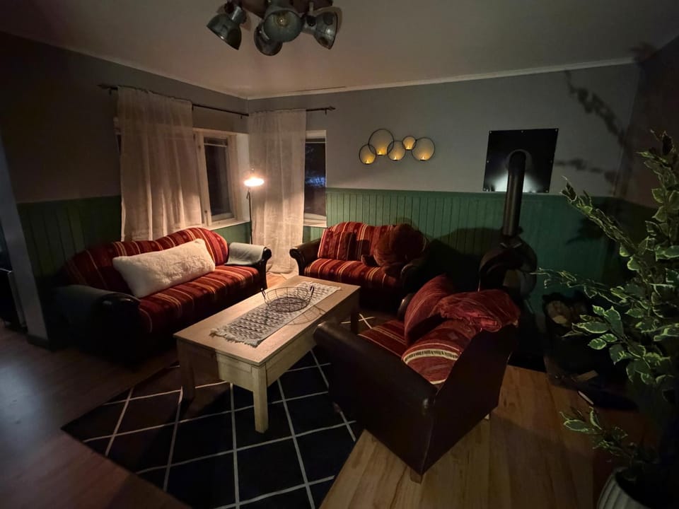 TV and multimedia, Living room, Seating area, fireplace