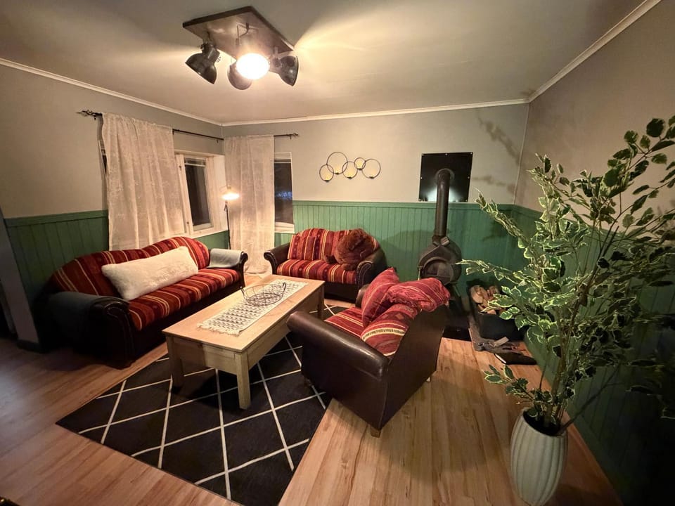 TV and multimedia, Living room, Seating area, fireplace