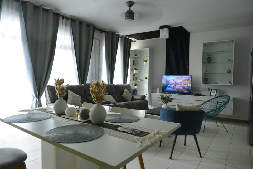 TV and multimedia, Living room, Dining area