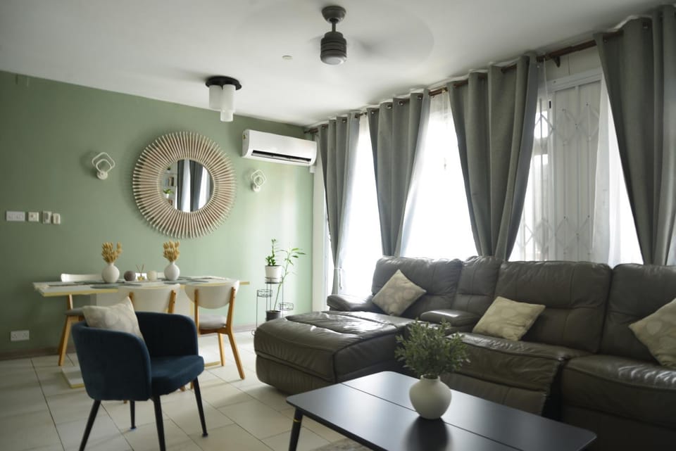 Living room, Seating area, Dining area, air conditioner