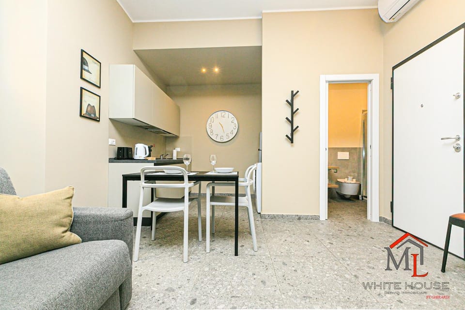 Facade/entrance, Dining area