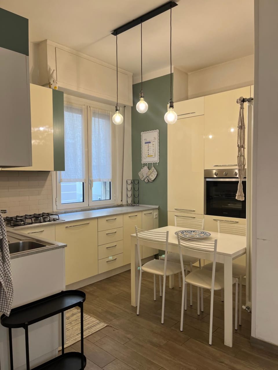 Kitchen or kitchenette, Dining area, oven, stove