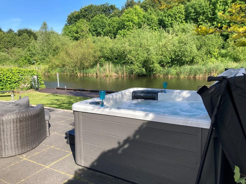 Scandinavisch Nr. 221 | 8 Pers. Jacuzzi House in Biddinghuizen
