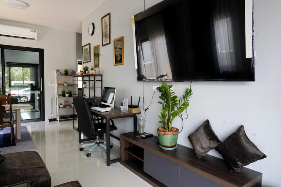 Communal lounge/ TV room, Decorative detail, Seating area