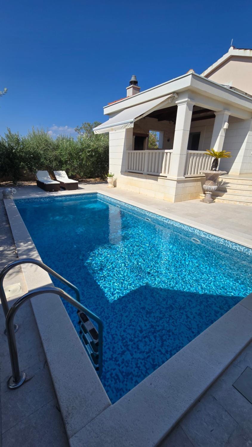 Luxury Family Villa Maslina with Pool -Šolta Island near Split Villa in Split-Dalmatia County