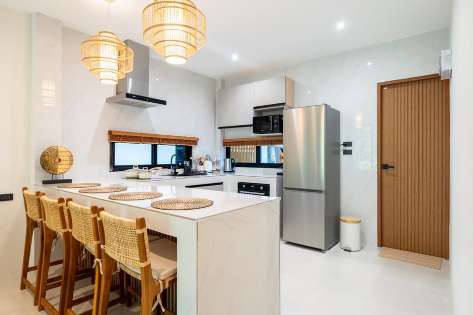 Kitchen or kitchenette, Dining area, oven, kitchen