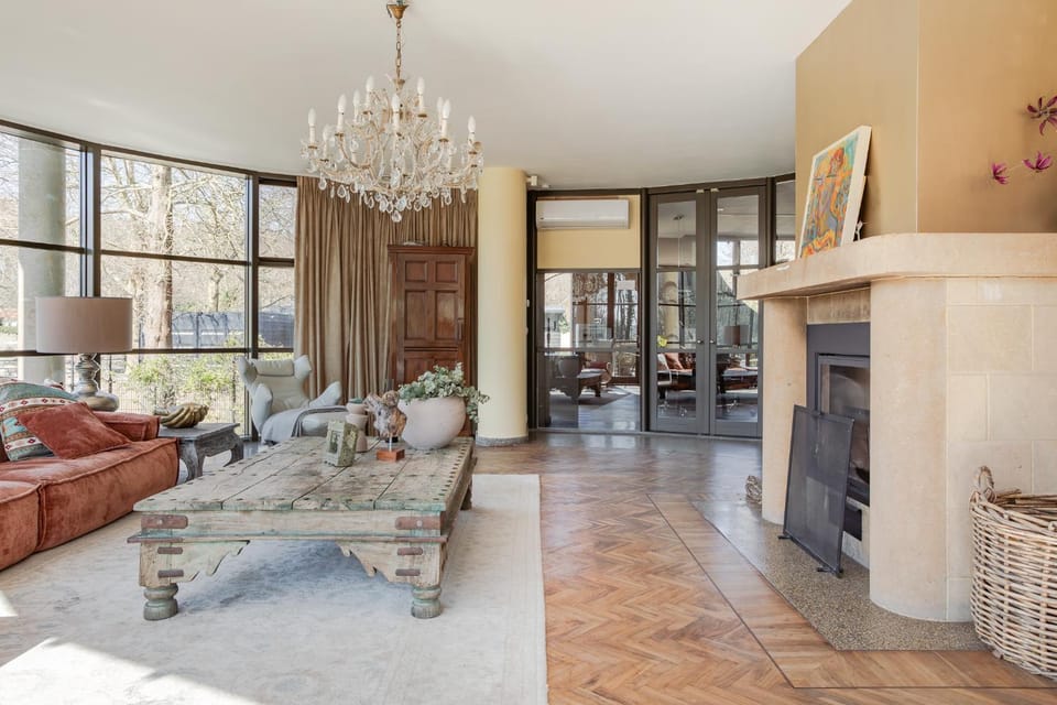 Living room, Seating area