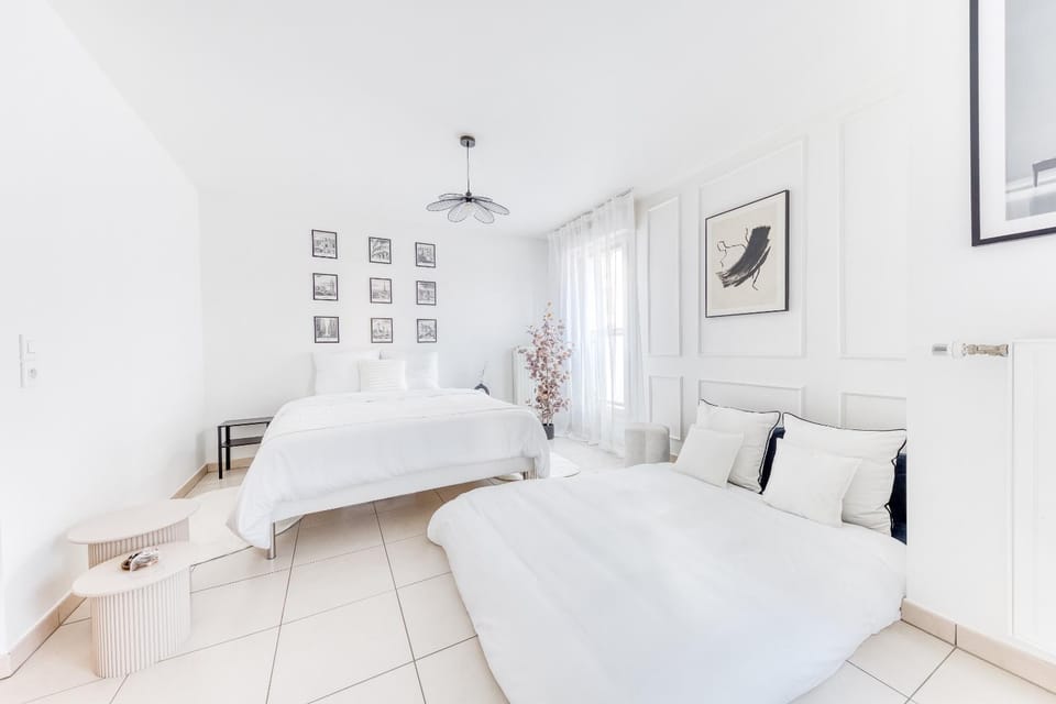 Bed, TV and multimedia, Photo of the whole room, Bedroom