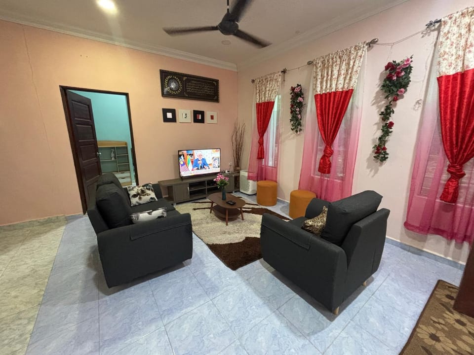 Communal lounge/ TV room, Living room