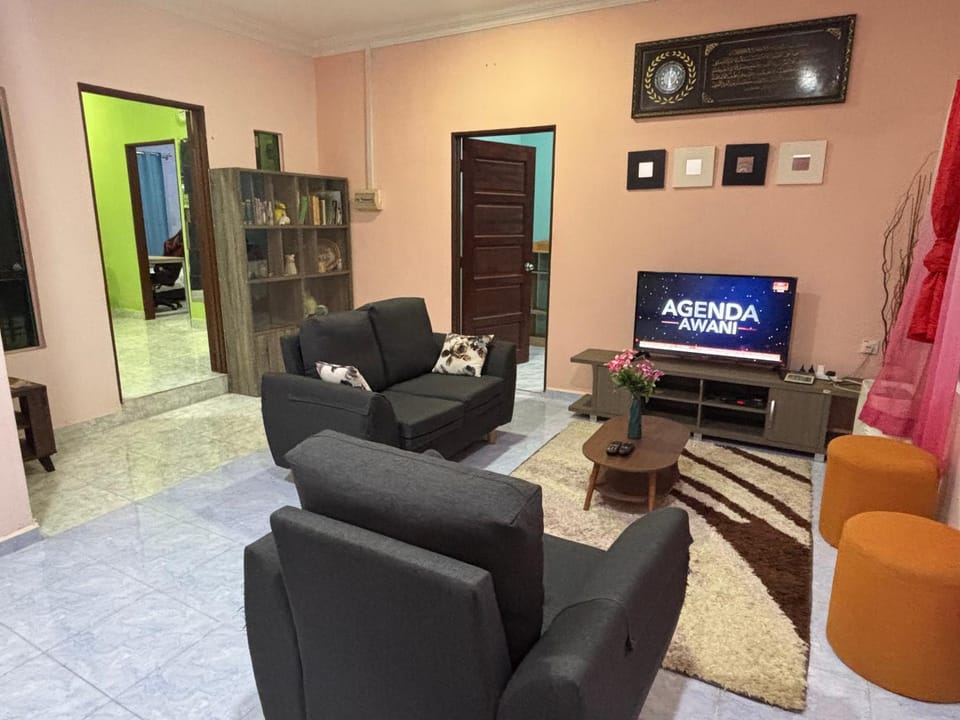 Communal lounge/ TV room, Living room