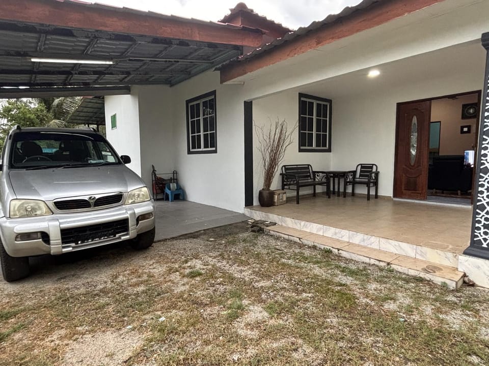 Facade/entrance, Balcony/Terrace, Parking