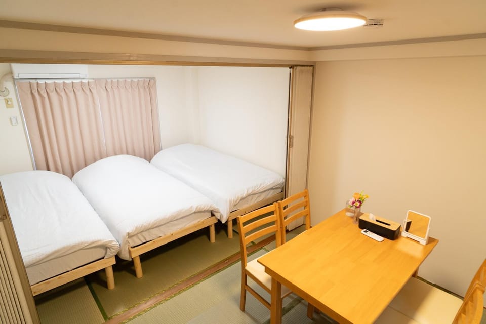 Photo of the whole room, Dining area, Bedroom