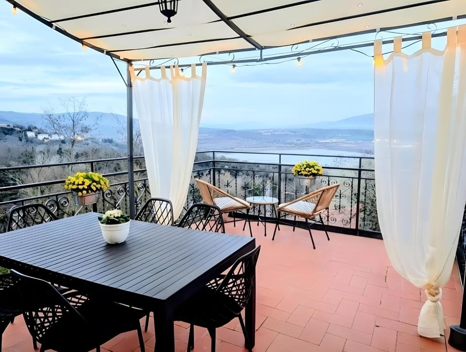Balcony/Terrace, Lake view, Landmark view, Mountain view