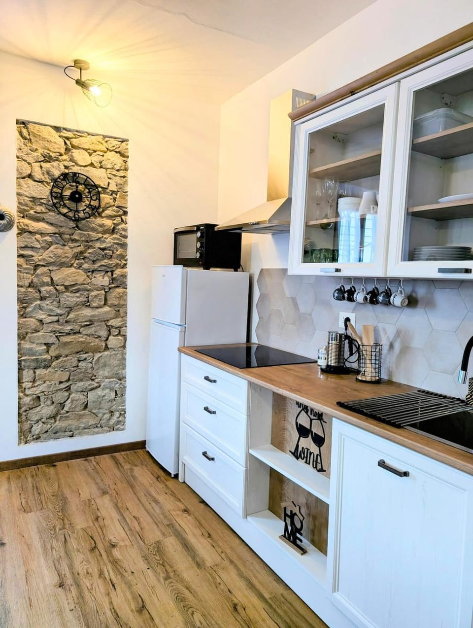 Kitchen or kitchenette, oven