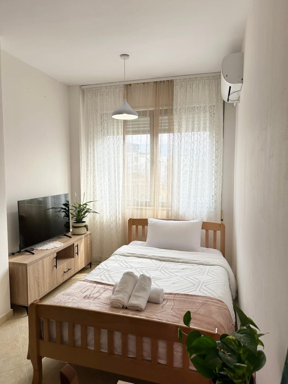 Bed, TV and multimedia