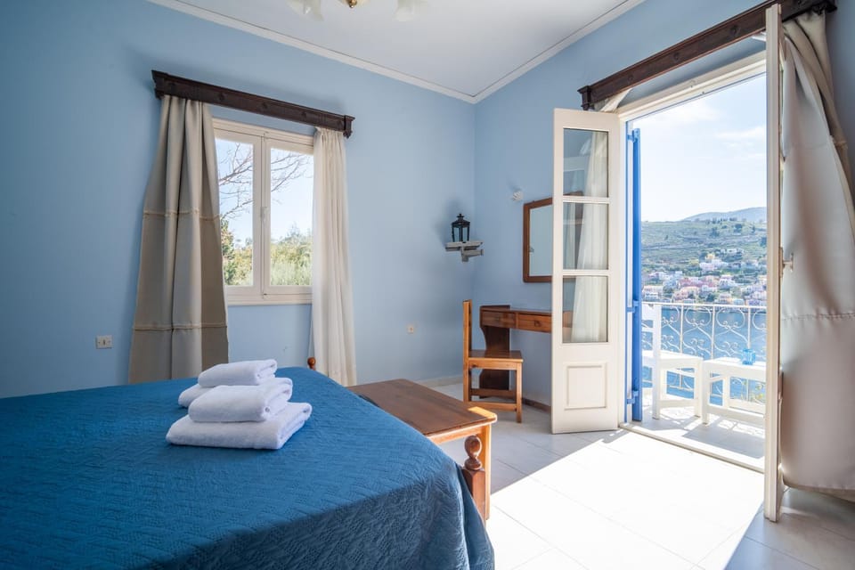 Bed, Natural landscape, View (from property/room), Balcony/Terrace, Photo of the whole room, Bedroom, Mountain view, towels