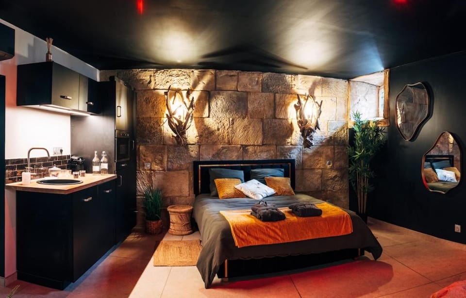 Bed, Photo of the whole room