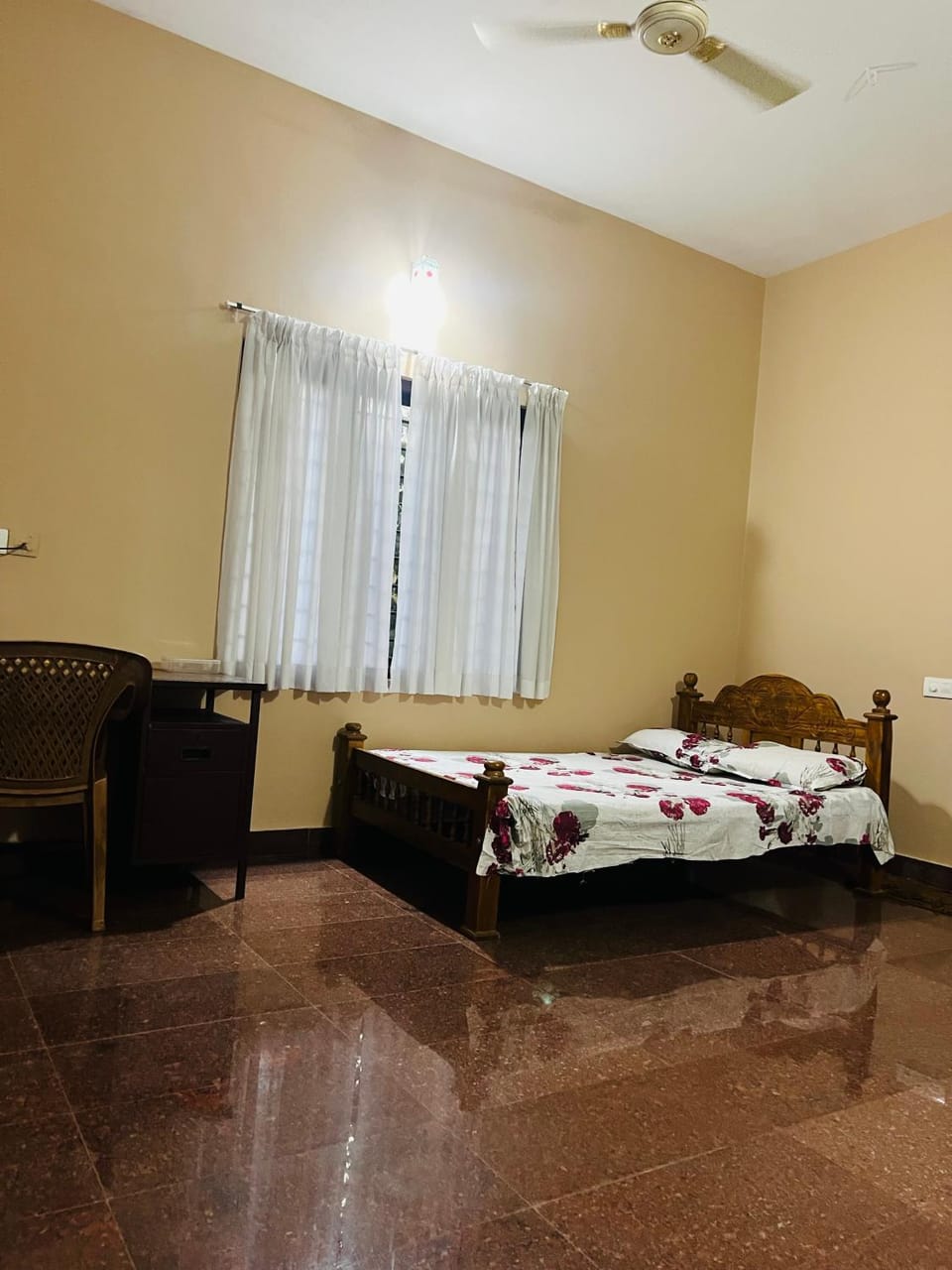 Bed, Photo of the whole room, Seating area, Bedroom