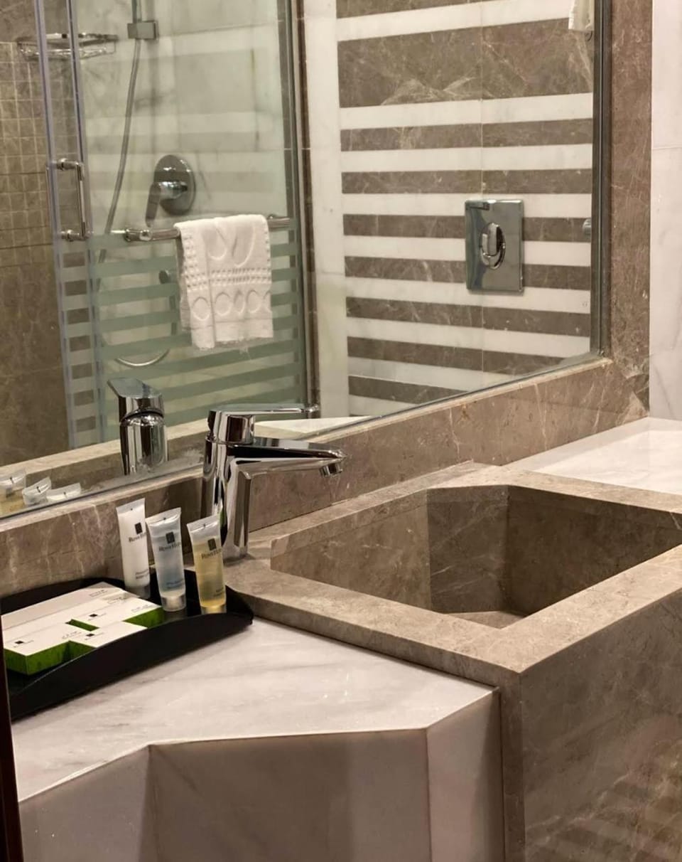 Lumain Hotel Al-Tahlia Jeddah - فندق لومين جده Hotel in Jeddah