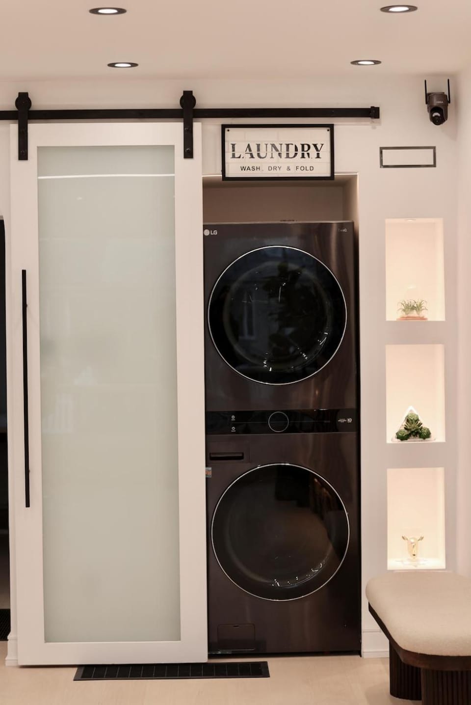 Yolo guest house Bed and Breakfast in Richmond Hill