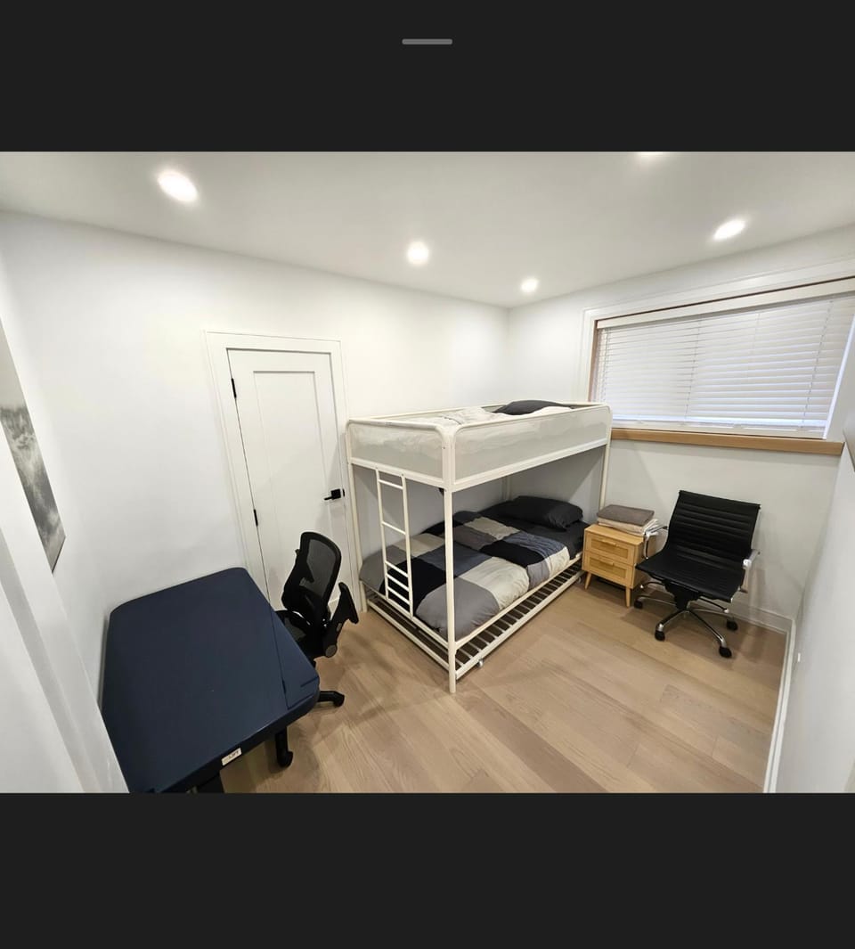 Yolo guest house Bed and Breakfast in Richmond Hill