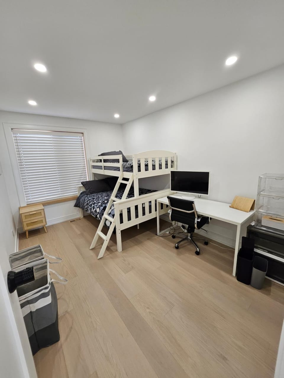 Yolo guest house Bed and Breakfast in Richmond Hill