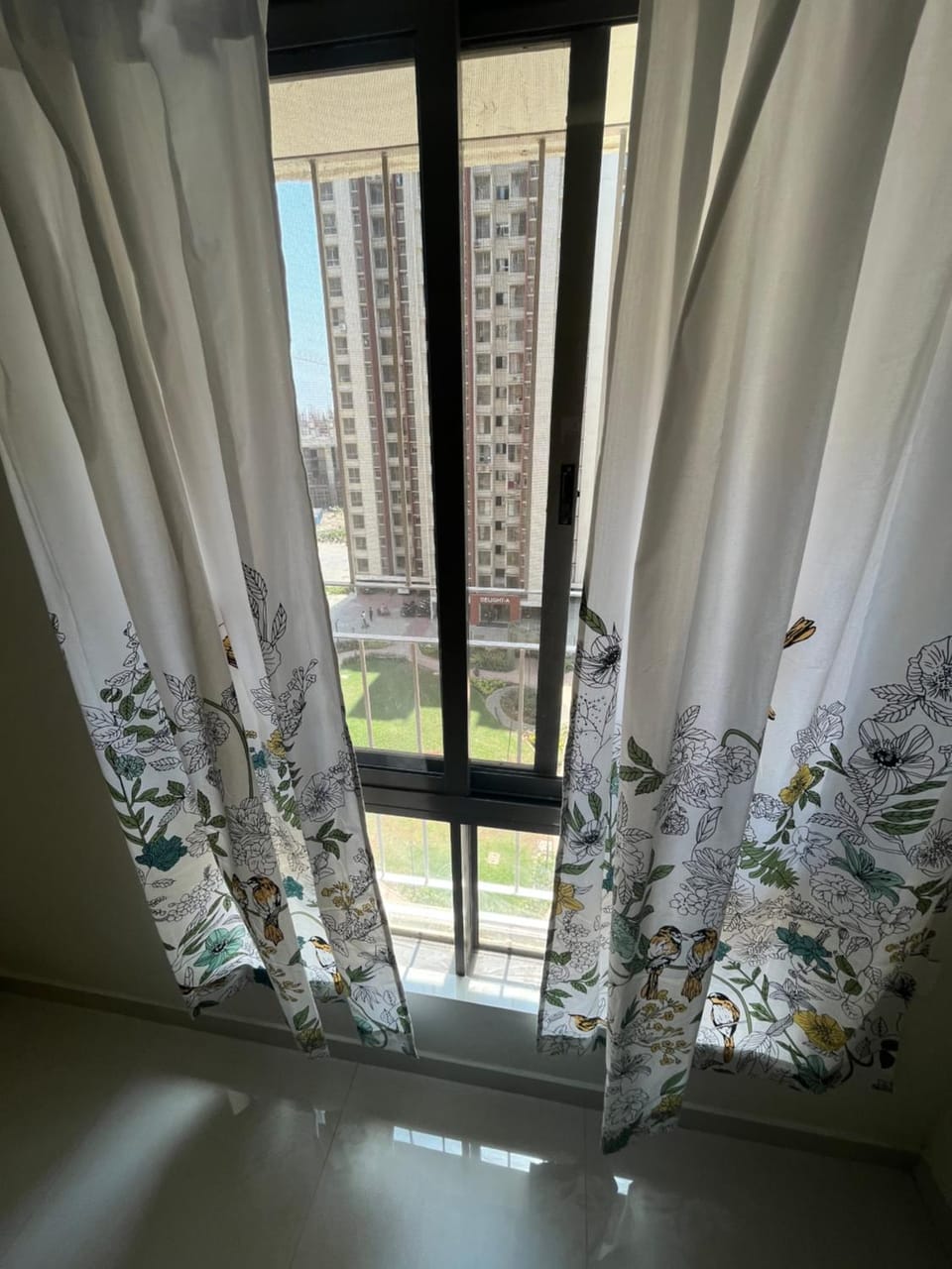 Dosti Grater Thane Apartment in Thane