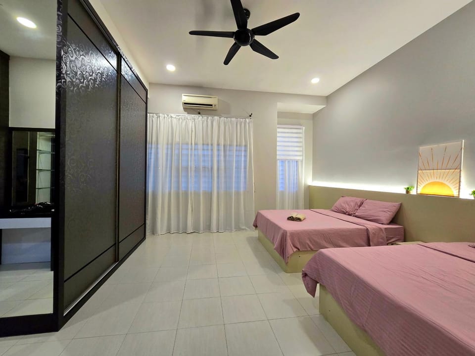 Bed, Photo of the whole room, Bedroom, wardrobe, air conditioner