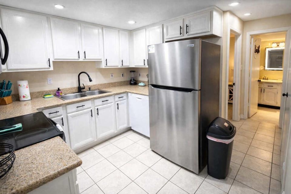 Direct Bayfront Sunsets - Boat Docks - Pool - Fish Apartment in South Padre Island
