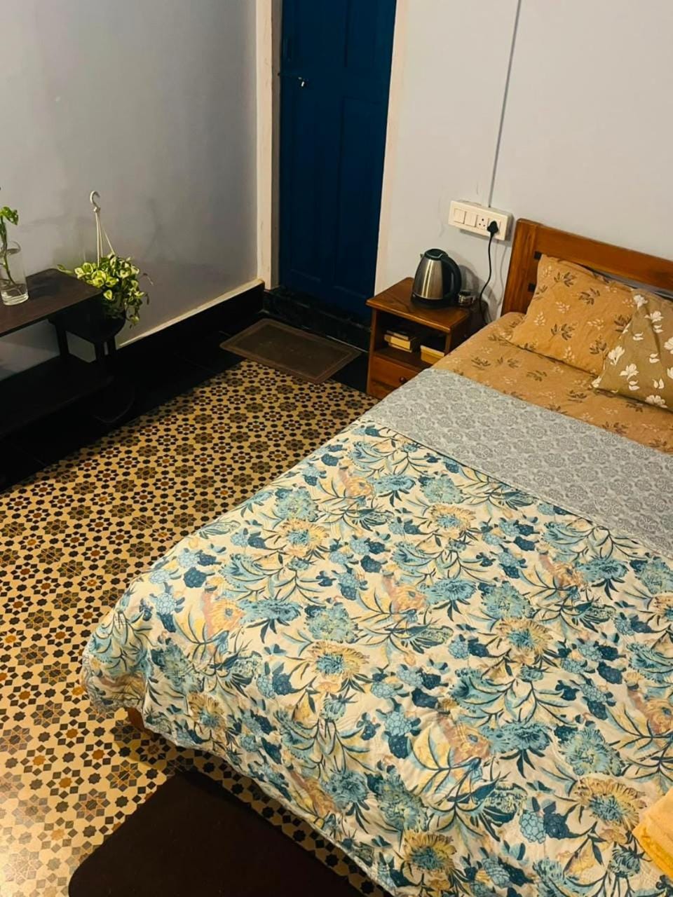 Bedroom, Breakfast
