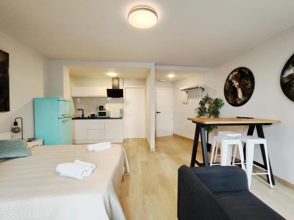 Kitchen or kitchenette, Seating area, Bedroom