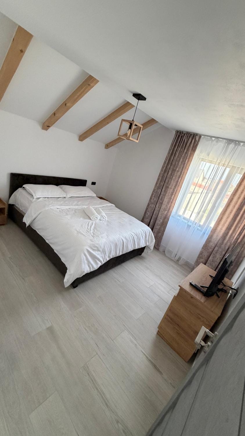 Casa Blanca Bed and Breakfast in Timiș County
