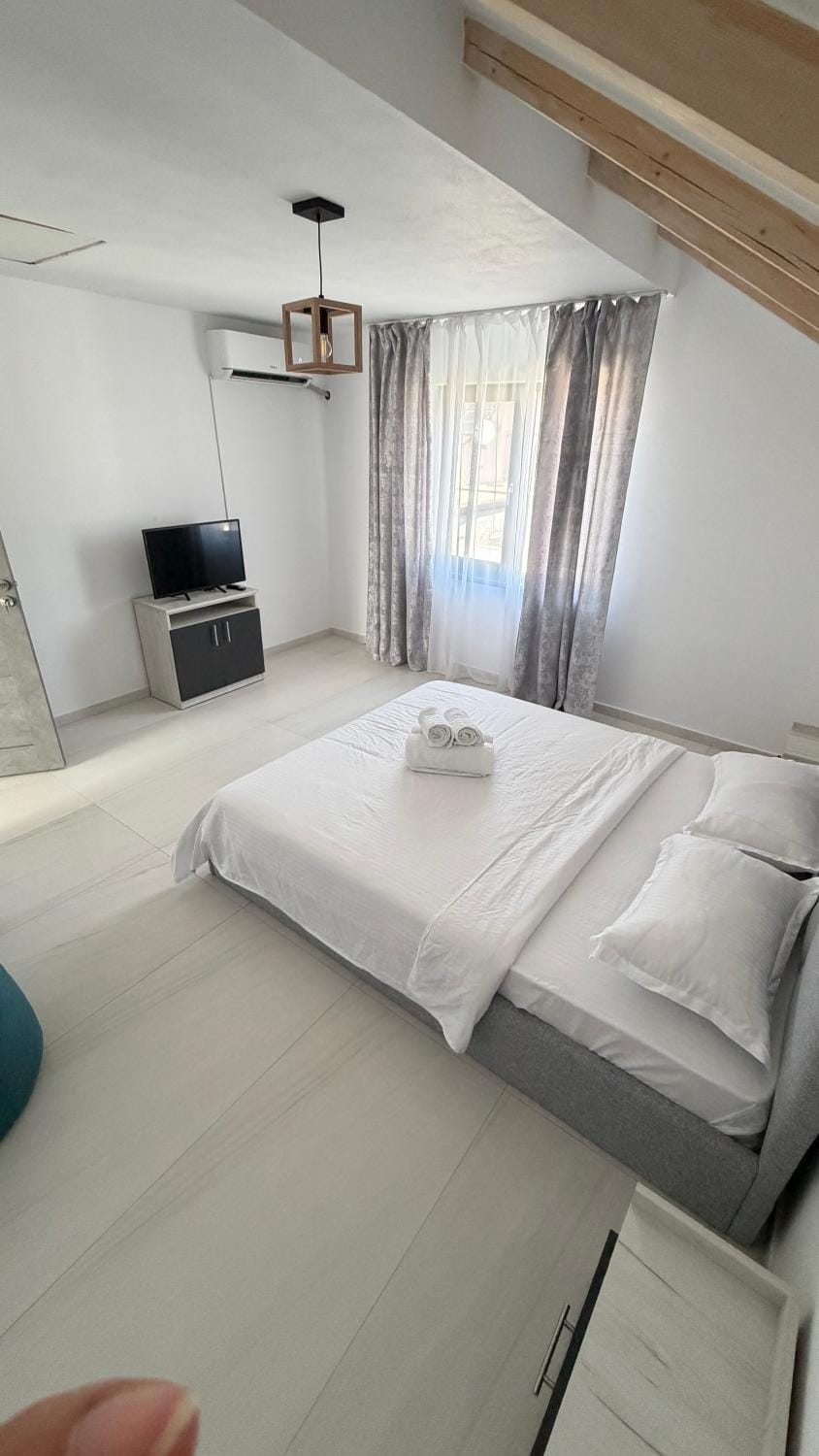 Casa Blanca Bed and Breakfast in Timiș County