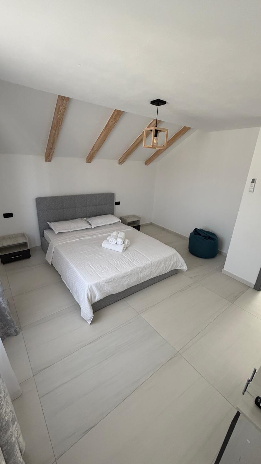 Casa Blanca Bed and Breakfast in Timiș County