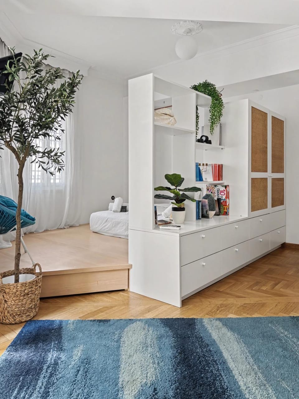 Bed, Living room, Photo of the whole room, Seating area, Bedroom