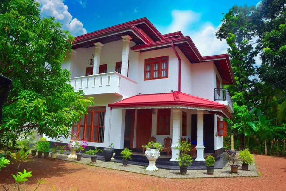 Property building, Spring, Day, Garden, Garden, Balcony/Terrace