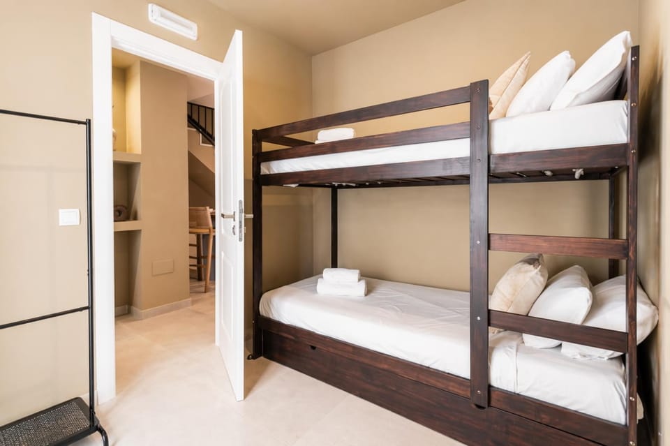 Bed, Photo of the whole room, Bedroom, bunk bed, towels