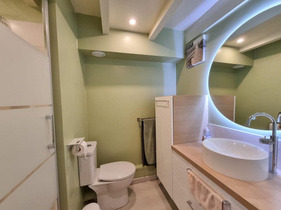 Shower, Toilet, Bathroom