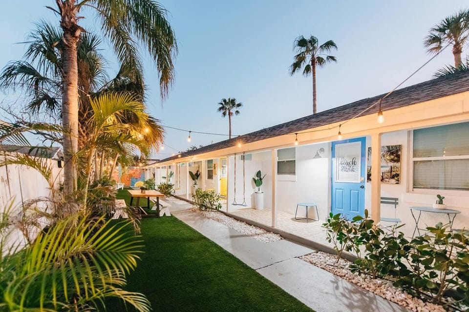 FLASH SALE! |Sleeps 8|<1 mi to beach|Micro Resort Apartment in Saint Pete Beach