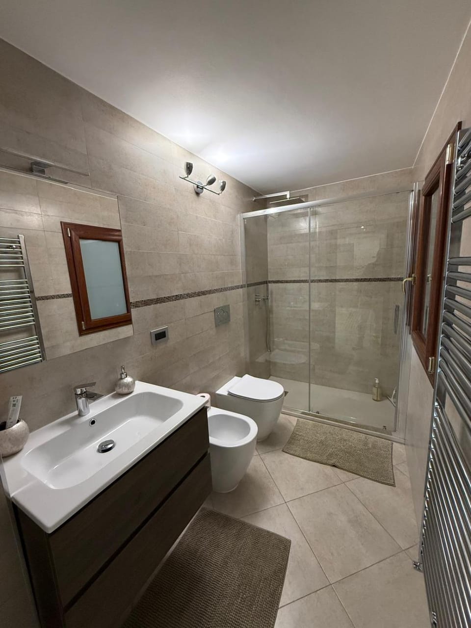 Shower, Toilet, Bathroom, towels