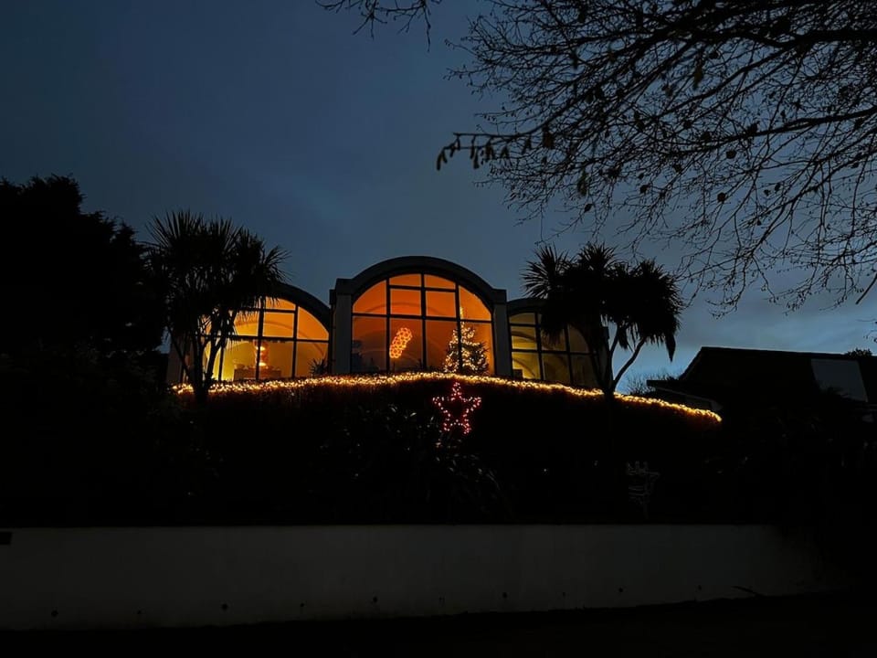 The Lookout - Unique Architectural Modern Home Villa in Braunton
