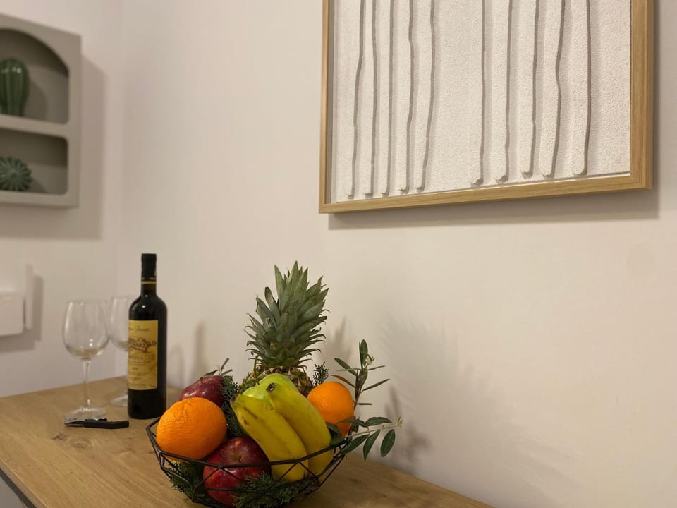 Kitchen or kitchenette, Decorative detail, Dining area, Area and facilities