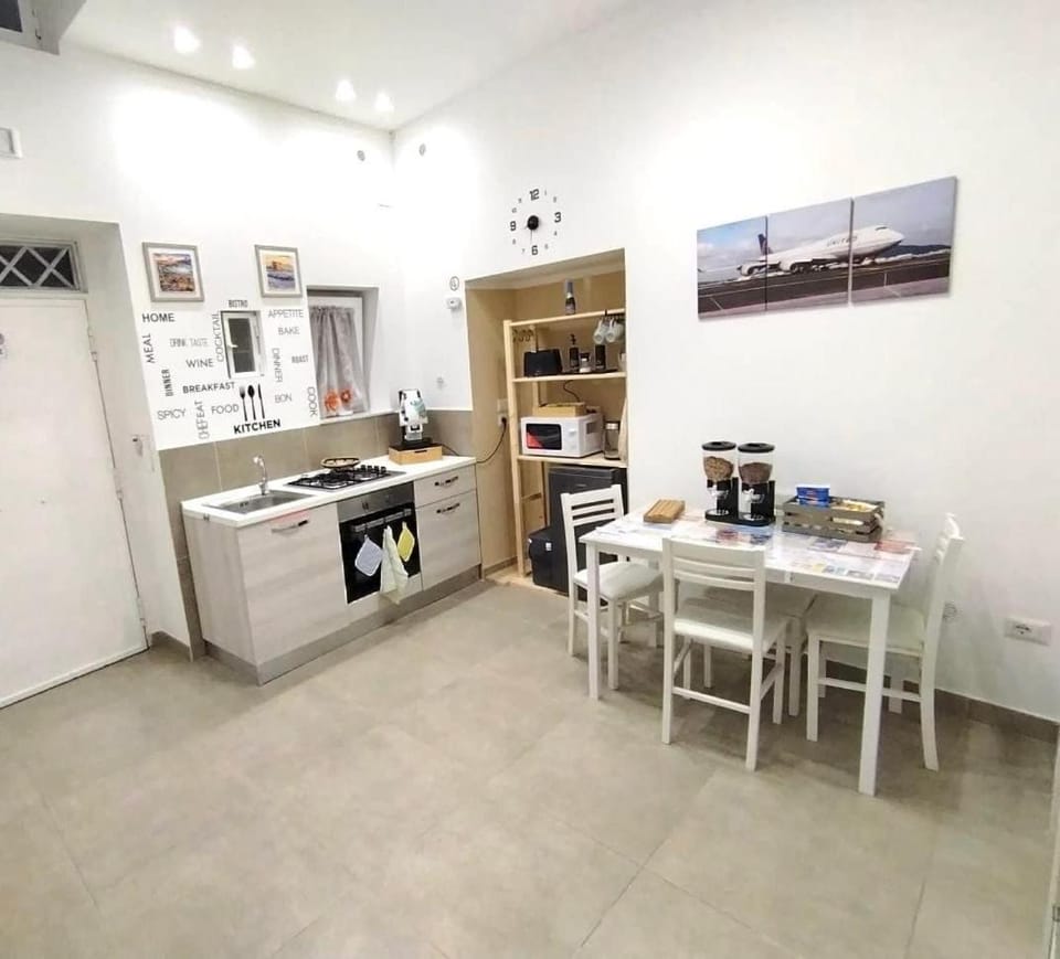 Kitchen or kitchenette, Dining area, minibar, pet friendly, stove