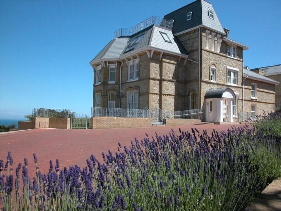 Ocean Deck Apartment with beautiful sea views Apartment in Shanklin