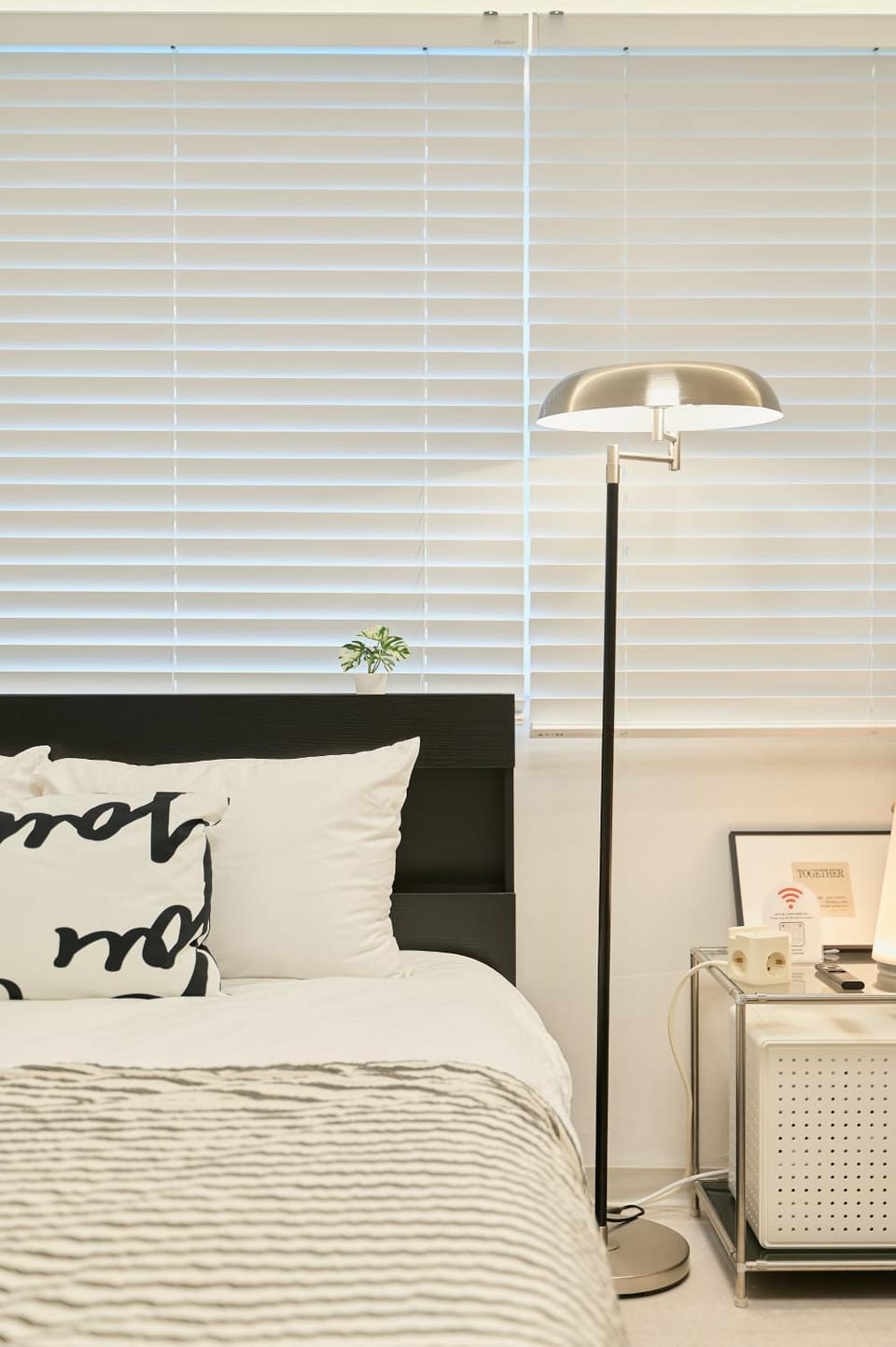 Sinsa Still - 5 minutes from Sinsa Station, 8 minutes from Nonhyeon Station, 5 minutes from Airport Bus, Luggage Storage, Adult Hospital, Business Trip, Hangang Park, Convenient Transportation Villa in Seoul