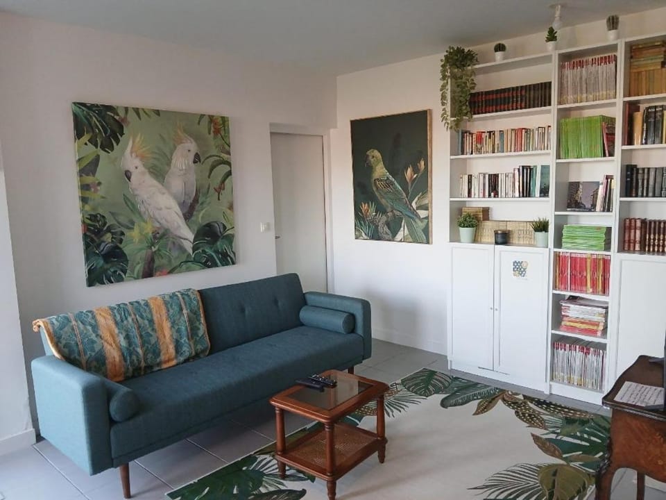 Library, Living room