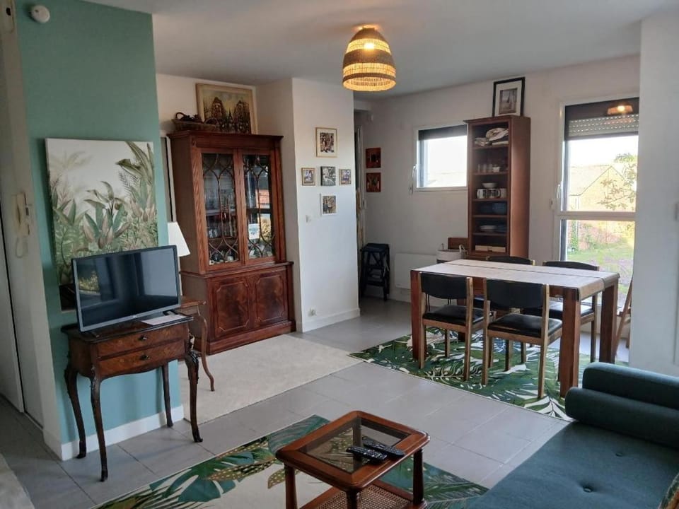 TV and multimedia, Living room, Dining area