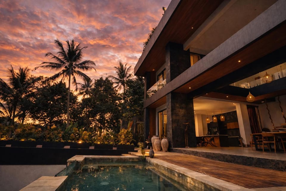 Property building, Garden, Balcony/Terrace, Swimming pool